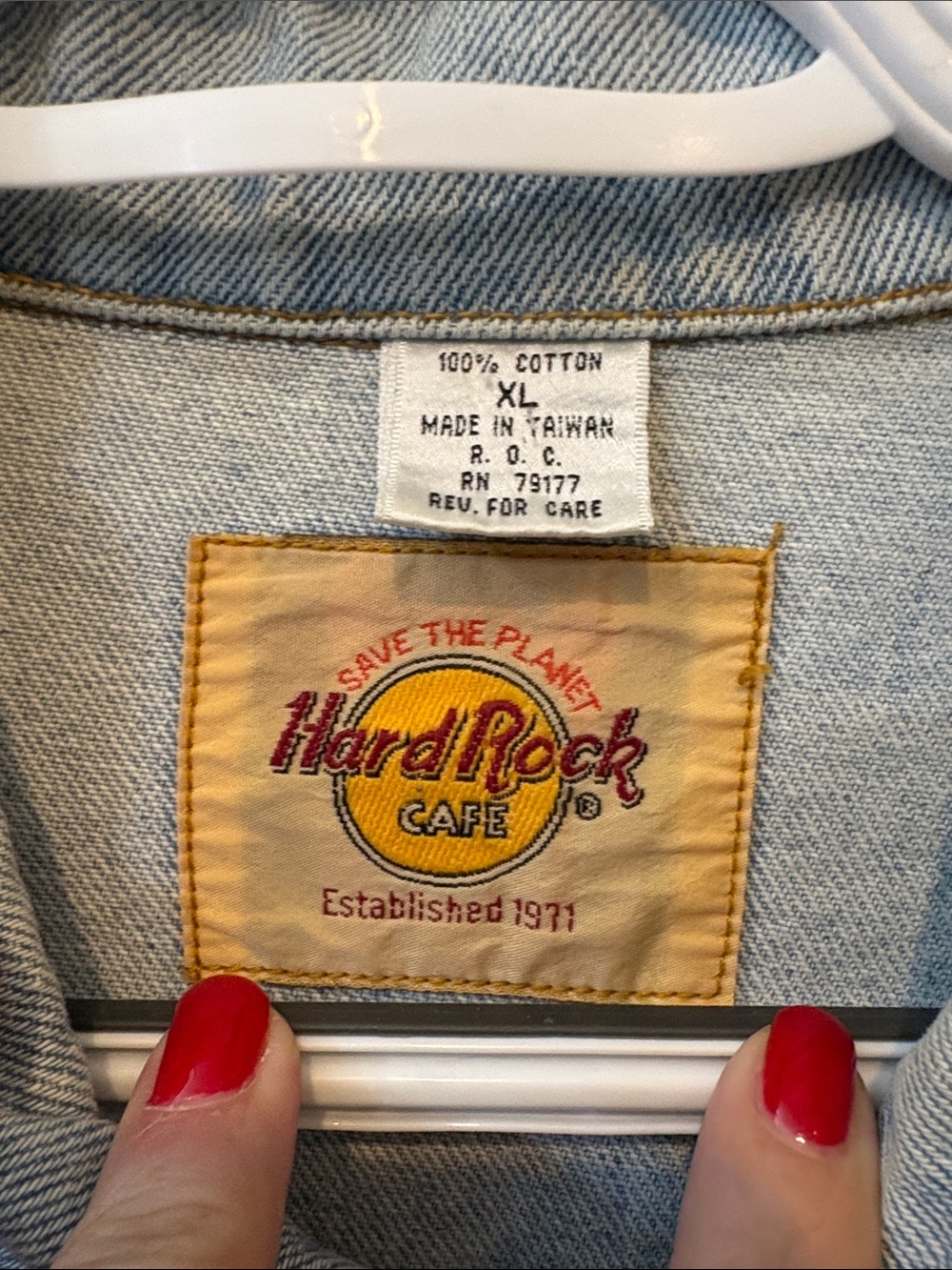 Excellent condition - Hard Rock Cafe Dallas Light Wash Denim Jacket - Picture 3 of 3